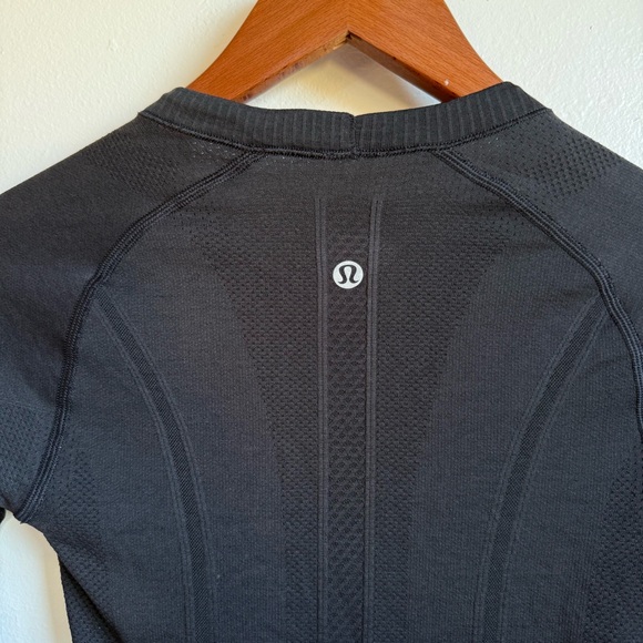 lululemon athletica Swiftly Tech Long Sleeve Crew Black size 2 - Picture 6 of 7